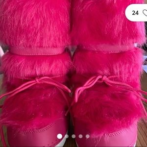 Woman’s Winter Moon Boots